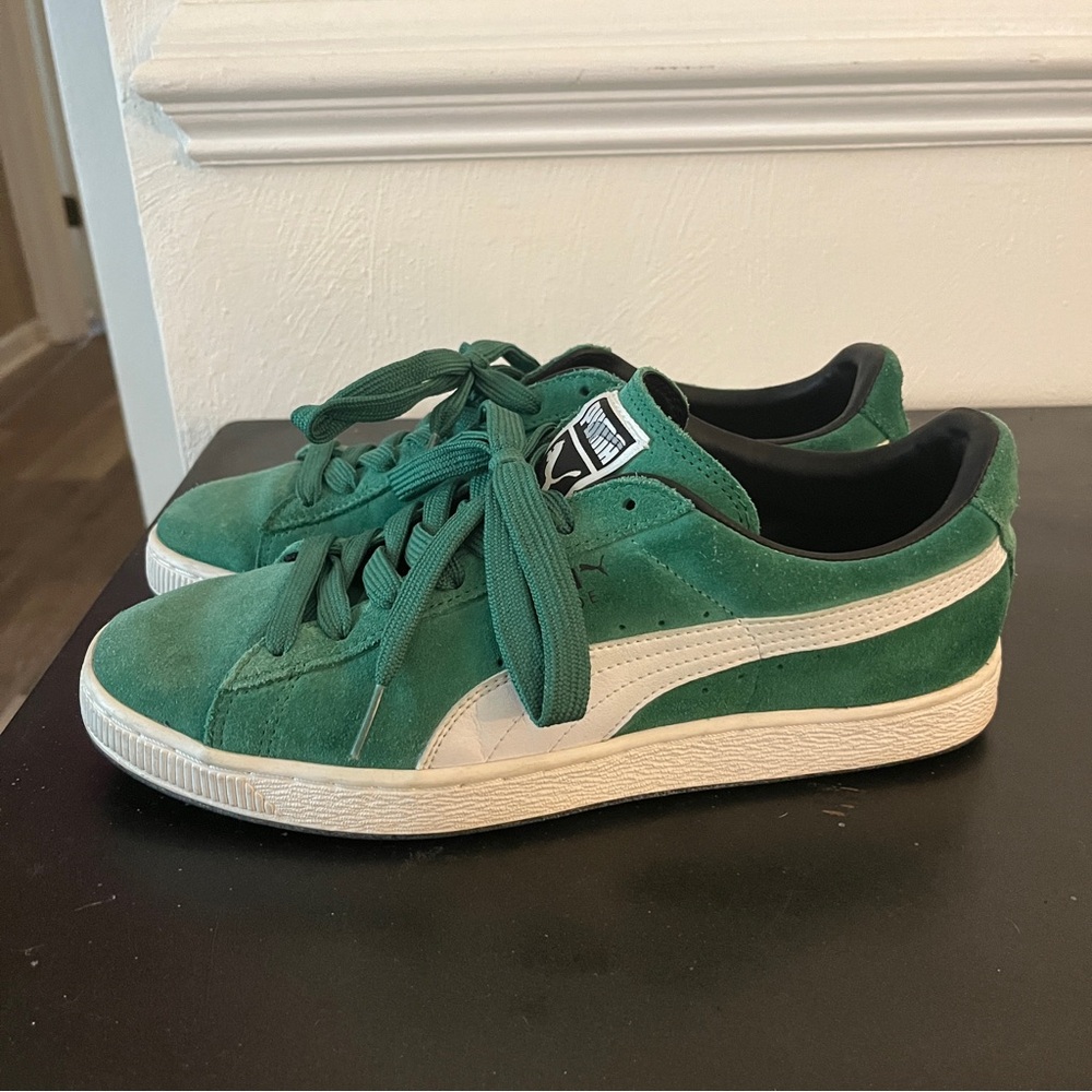 Puma Emerald green Suede Shoes with Ivory swoop unisex size 9 men’s like new